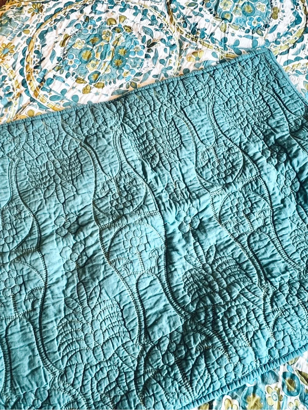 Teal and Cream Indian Elephant Design Quilt Set Full/Queen w 4 pillow covers